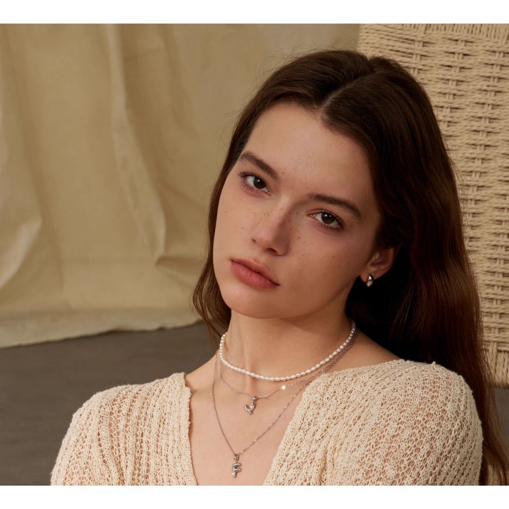 ARSIS สร้อยคอจี้ตัวอักษรเงินสเตอร์ลิงแสงหรูหราเครื่องประดับเงินโซ่กระดูกไหปลาร้าของขวัญวันเกิดสำหรับผู้หญิง