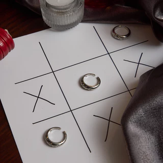 earika.earrings - lucent ring แหวนปั๊มลายดอกไม้คริสตัลสีใสชุบเงิน เหมาะสำหรับคนแพ้ง่าย