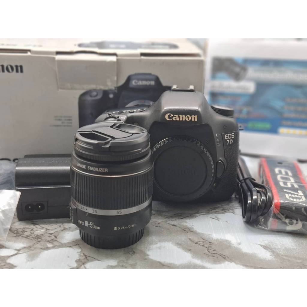 กล้องถ่ายรูป Canon 7D มาพร้อมเลนส์ 18- 55