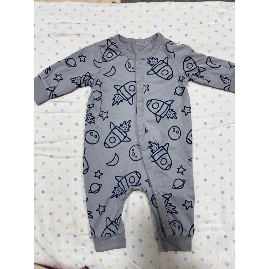 รอมเปอร์ h&m used like new size 2-4 m