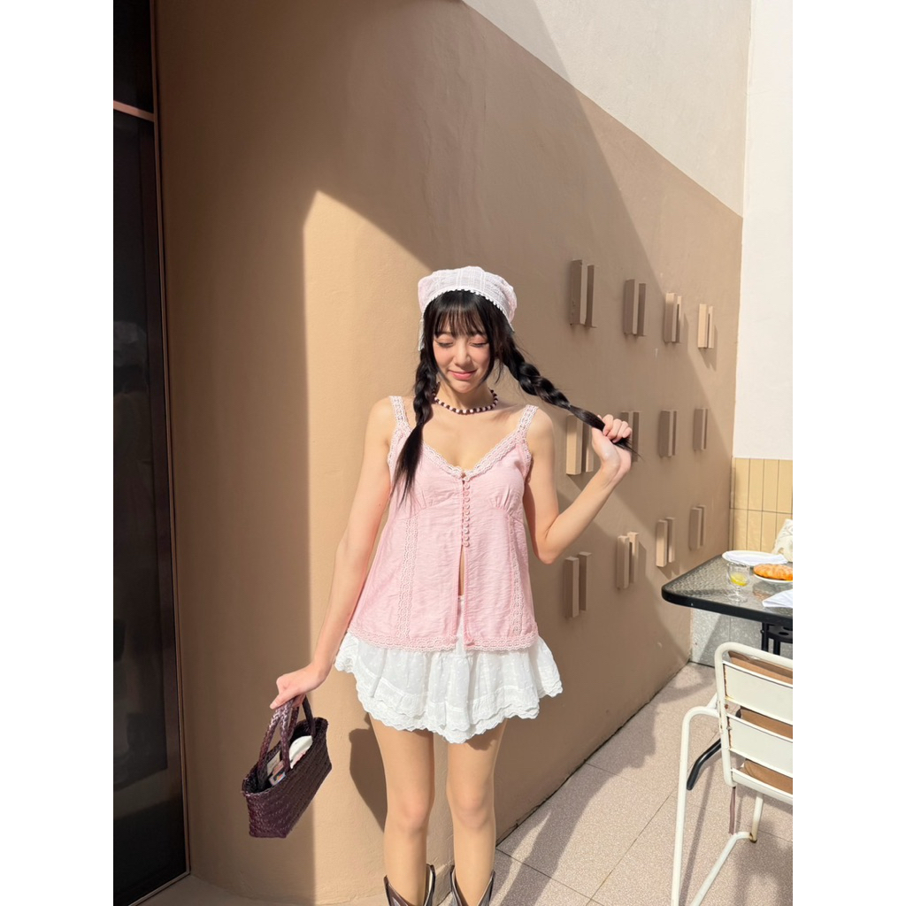 BY IRA Fayla Top เสื้อสายเดี่ยวผ้าลูกไม้ฉลุ ดีเทลแต่งลูกไม้  สีละมุนน่ารักแอบเซ็กซี่ ใส่แมทช์กับกางเกงขาสั้น ก็คือสวยมาก รูปที่ 3
