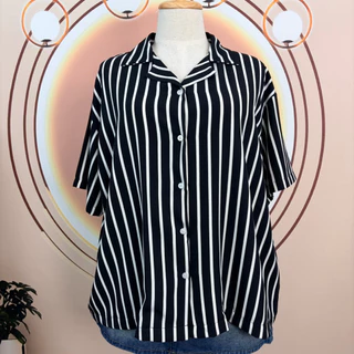 Goodly. เสื้อเชิ๊ตลายริ้ว แขนสั้น ไซส์ใหญ่56“/62”