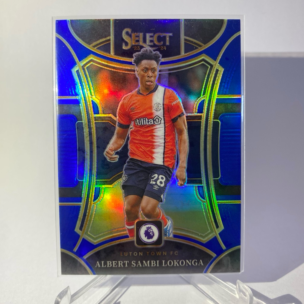 การ์ดนักฟุตบอลสำหรับสะสม ALBERT SAMBI LOKONGA, LUTON TOWN, (PRIZM) MEZZANINE, PANINI SELECT 2024