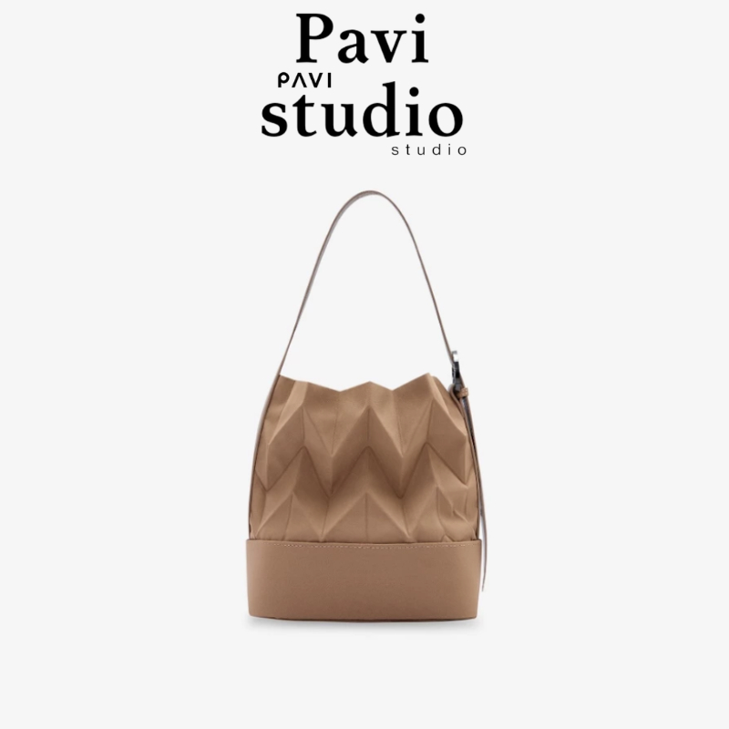 Pavi StudioTrend - W Sand buckle กระเป๋าผ้าอัดพลีทลาย W สายหนังแท้