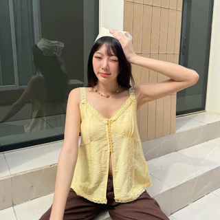 Floren cami เสื้อสายเดี่ยวลูกไม้ ผ่าหน้า เย็บจีบรับช่วงอก กระดุมใช้งานได้ KN.Clothes
