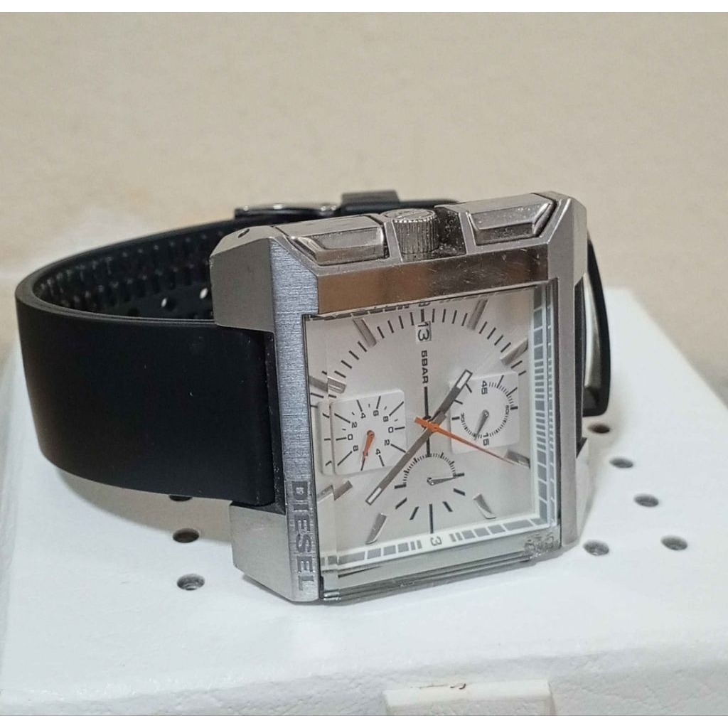 นาฬิกาDieselมือสองรุ่น DZ-4174 พร้อมกล่อง(มีตำหนิตามภาพ)