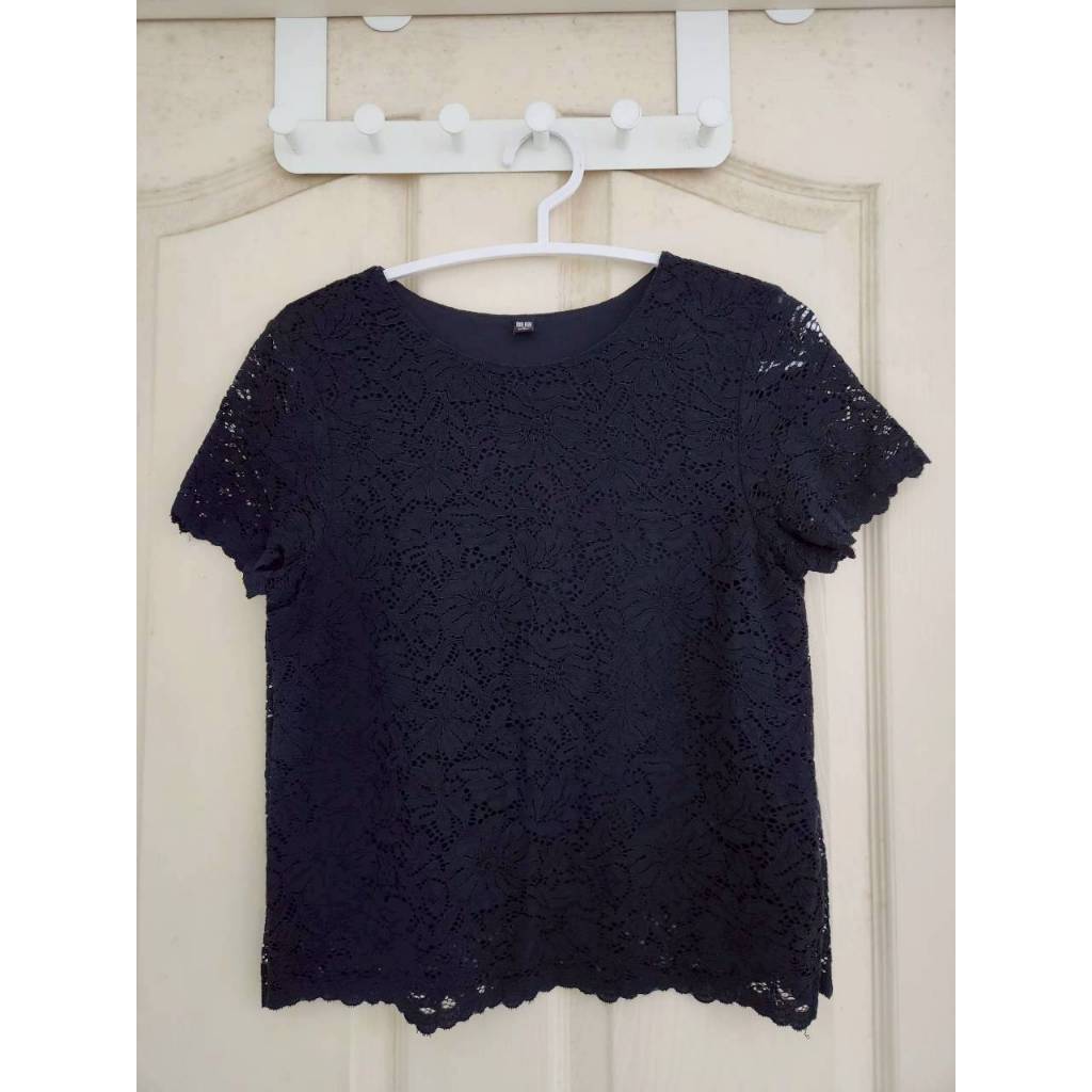เสื้อลูกไม้ Uniqlo สีดำ