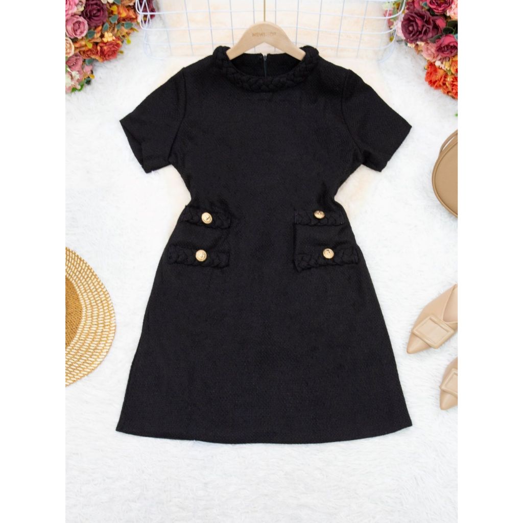 เดรสสั้นสีดำ เดรสผ้าทวีดแขนสั้น คอถักเปียหรู แต่งกระดุมทอง 4 เม็ด สไตล์เกาหลี