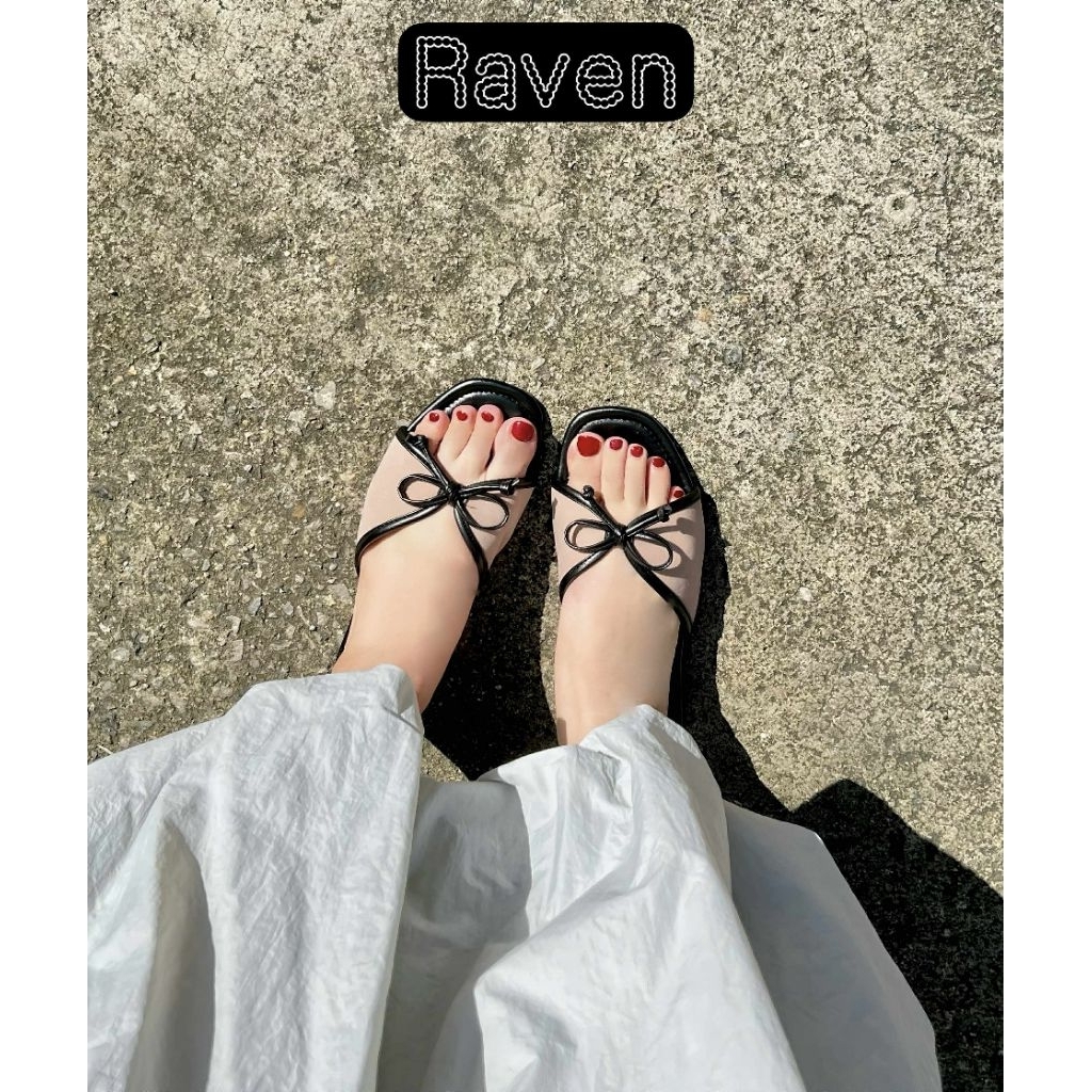 รุ่น “Ribbin” รองเท้าแตะสไตล์สวยหรูที่หนังเป็นผ้าหนังกลับ มาพร้อมโบว์เพิ่มความน่ารักสดใส สบายเท้า size36-41