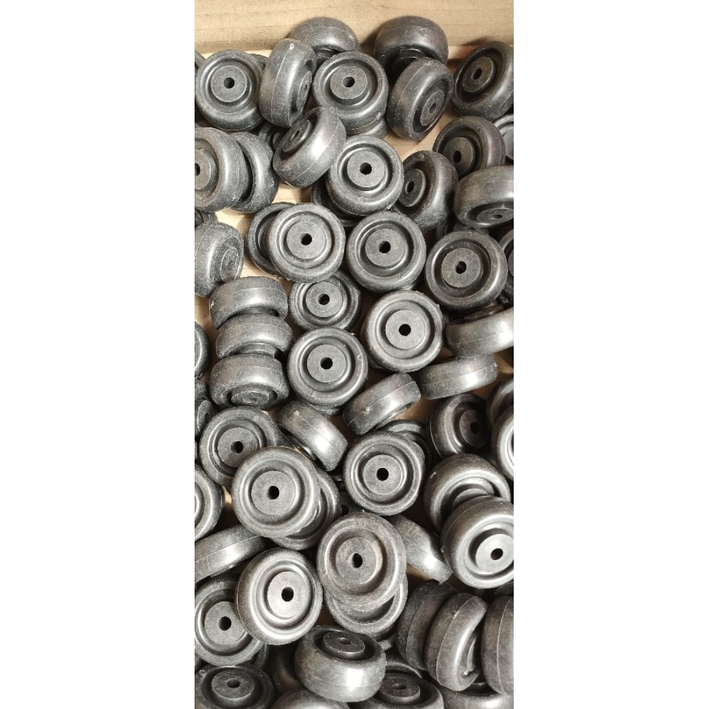 ล้อจักรเย็บผ้า ล้อพลาสติกใส่ขาจักรเย็บผ้า ทนทาน ไม่แตกง่าย 1 ชุด มี 4 ล้อ - รูปที่ 3