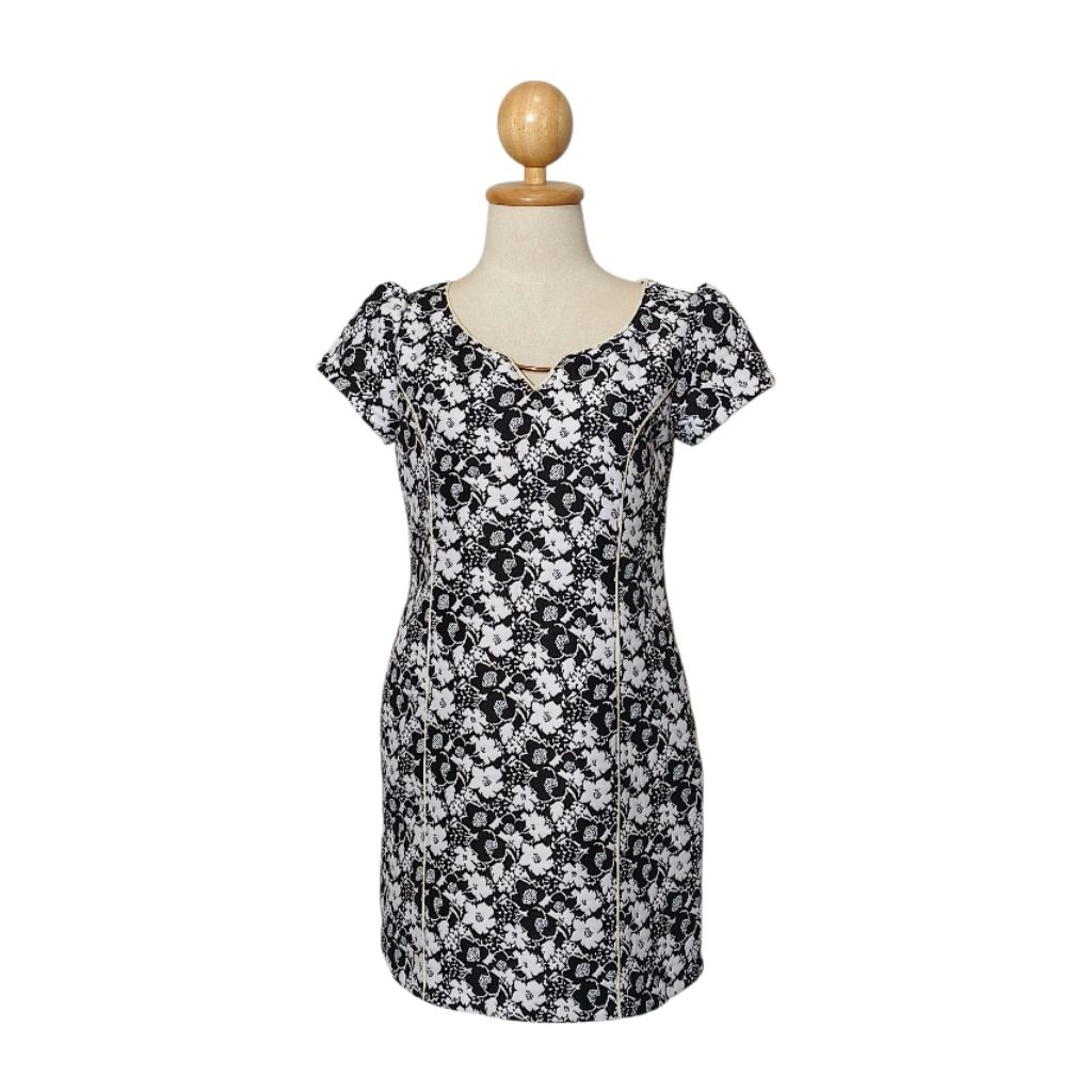 ชุดเดรสสั้น มือสอง
Brand : CECIL McBEE

