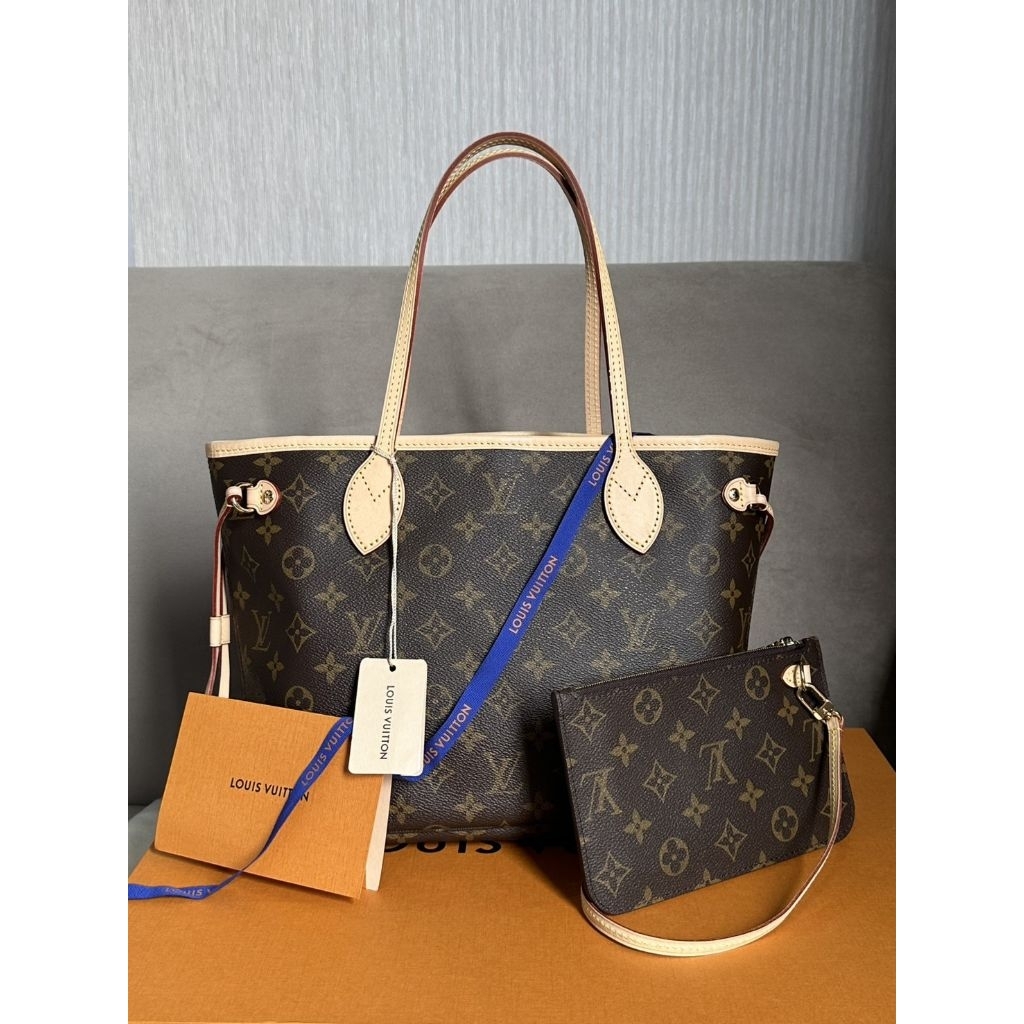 👜👜กระเป๋าของใหม่ค่ะ ✅แต่ตีเป็น super like new LV NVF Size PM Microchip✅ใบเสร็จก้อปปี้ลง 06/25📌รอเช็ค