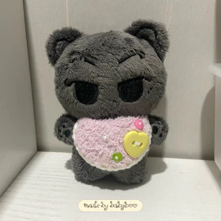 ( พร้อมส่ง ) ผ้ากันเปื้อนไหมพรม | ชุดตุ๊กตา 10 cm