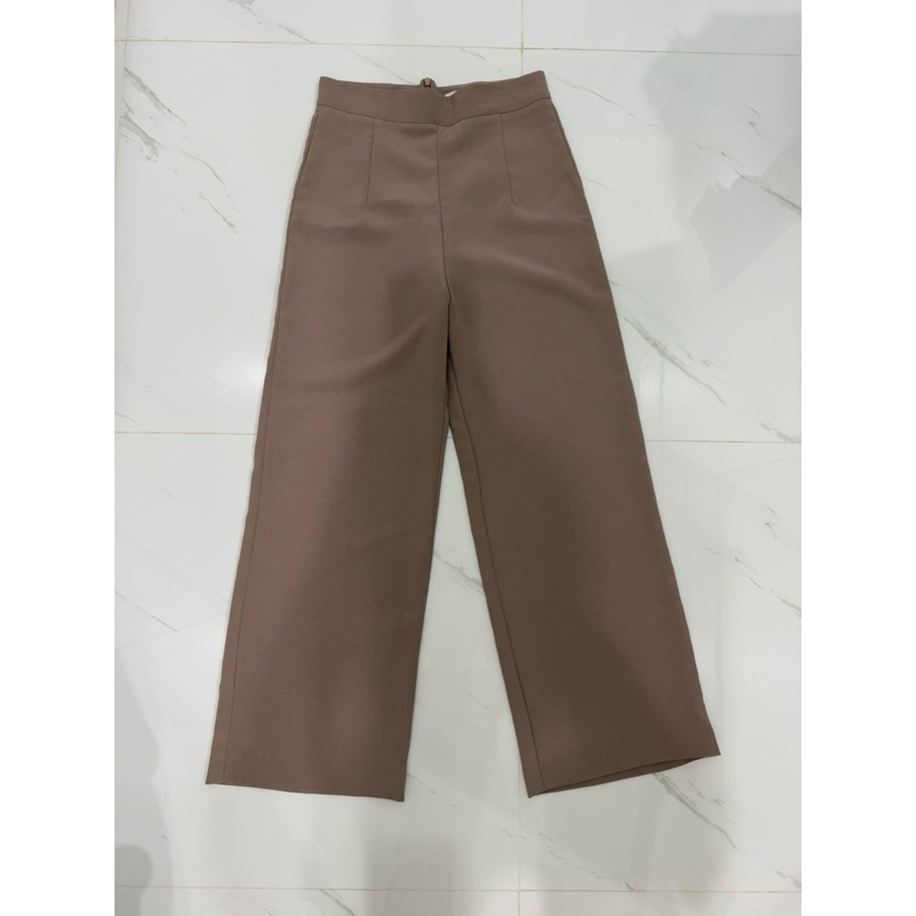 กางเกงขายาวทรงกระบอกสีน้ำตาลกากี Earth tone สีจริงสวยมาก ป้ายHANA MILIN CLOTHING ไม่เคยใส่ แบบสวย ทร