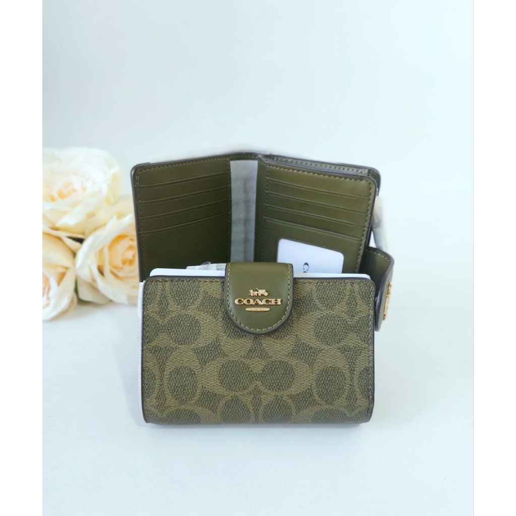 รหัส/รุ่น : CW786 Medium Corner Zip Wallet in Signature Canvas