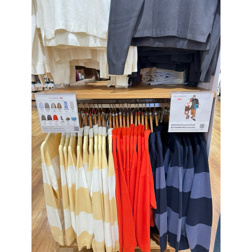 UNIQLO เสื้อเเขนยาวไหมพรมลายทาง uniqlo x jw anderson รับหิ้วทุกวัน!!