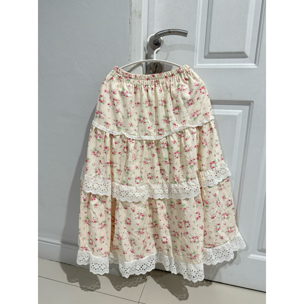 กระโปรงลายดอก P’s material