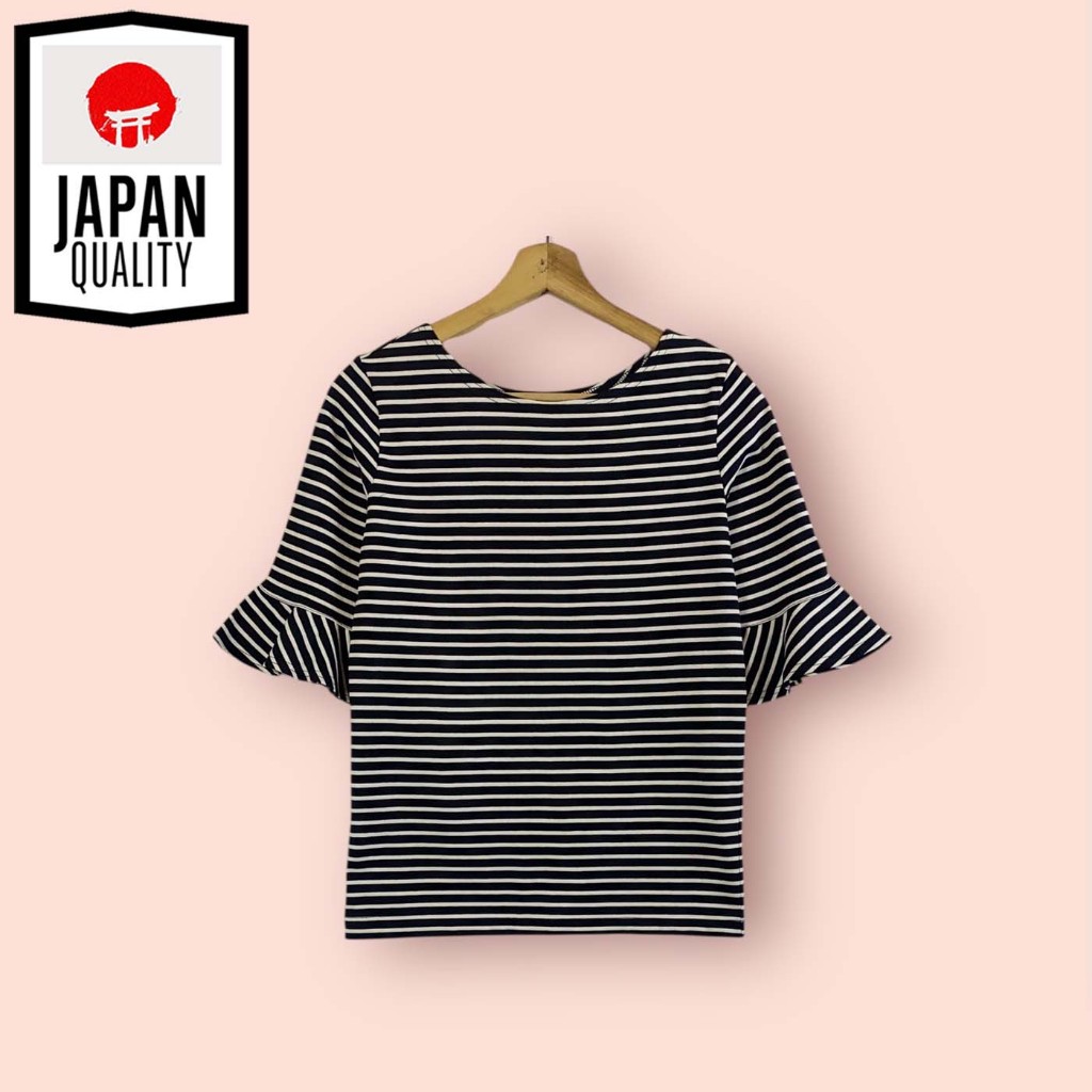 เสื้อ JAPAN สีขาว-ดำ  ไซด์ -  F  อก 36 ยาว 24 นิ้ว  ผ้ายืดคอตต้อน100%อย่างดี ทรงสวยน่ารัก
