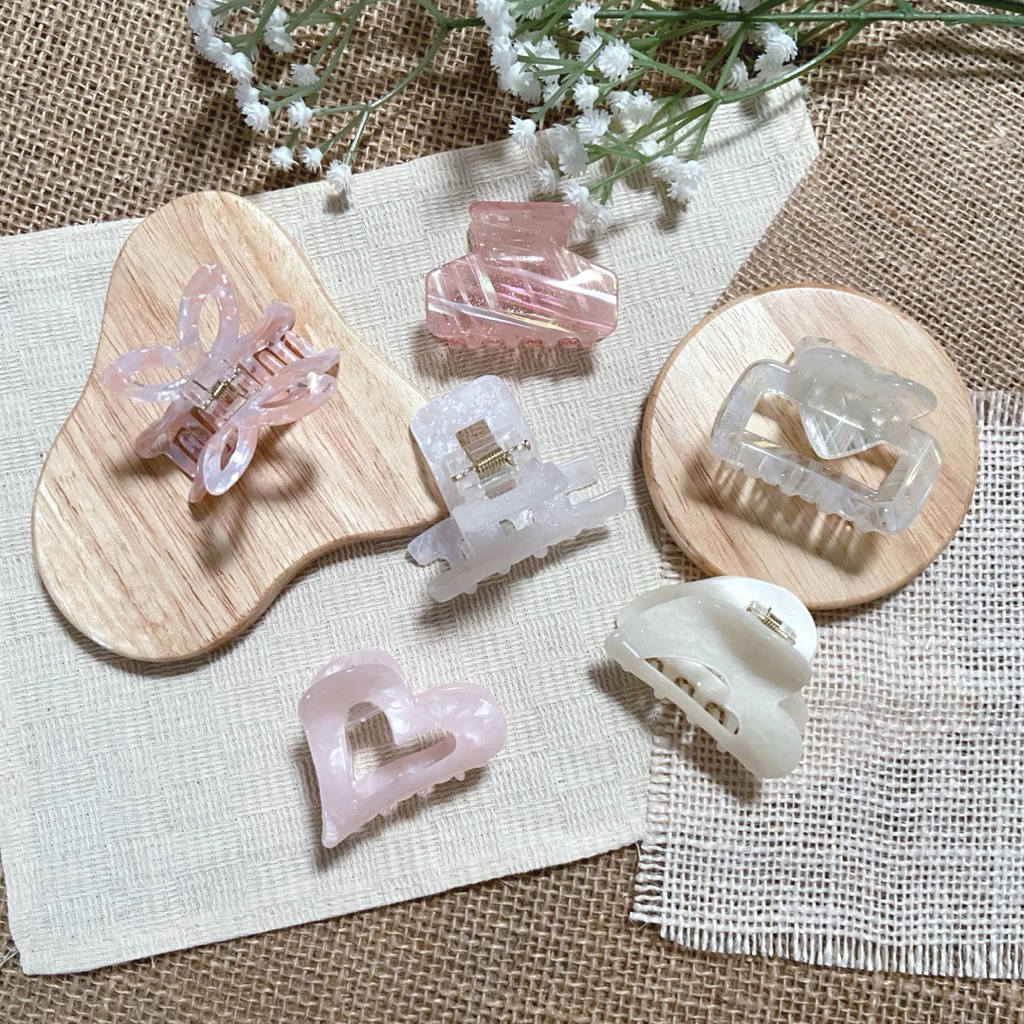 [5-5.5cm] กิ๊บหนีบผมอะคริลิคขนาดเล็กแต่งลายสวยมาก เนื้อหนาหนีบแน่น ราคาต่อ1ชิ้น พร้อมส่งจากไทย