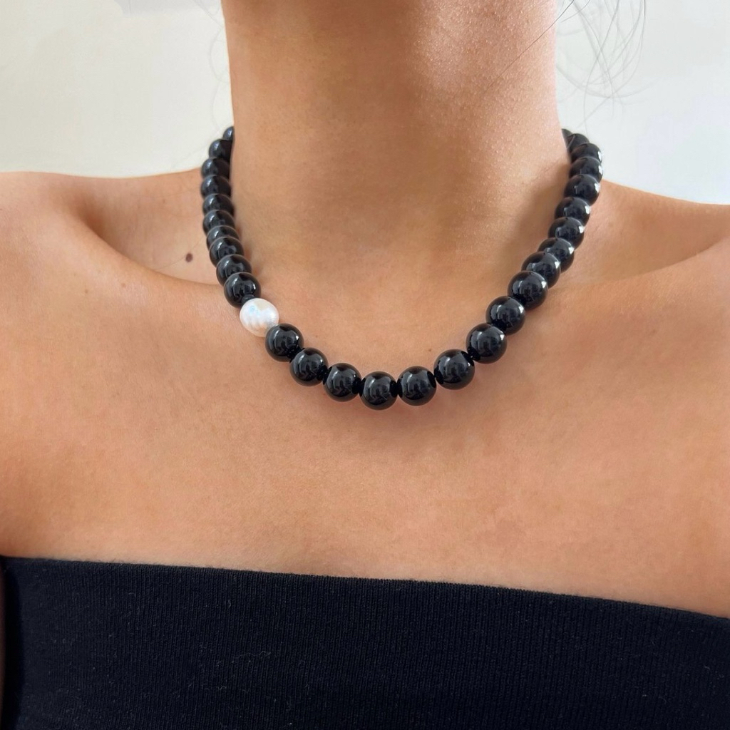 สร้อยคอลูกปัดอะคริลิคสีดำ ตัดลูกปัดมุกขาว (เลือกความยาวได้) พร้อมส่ง