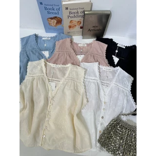 M1992 เสื้อแขนกุดลูกไม้คอวี ราคา: 305 บาท • รอบอก: 42 นิ้ว • ความยาว: 18 นิ้ว