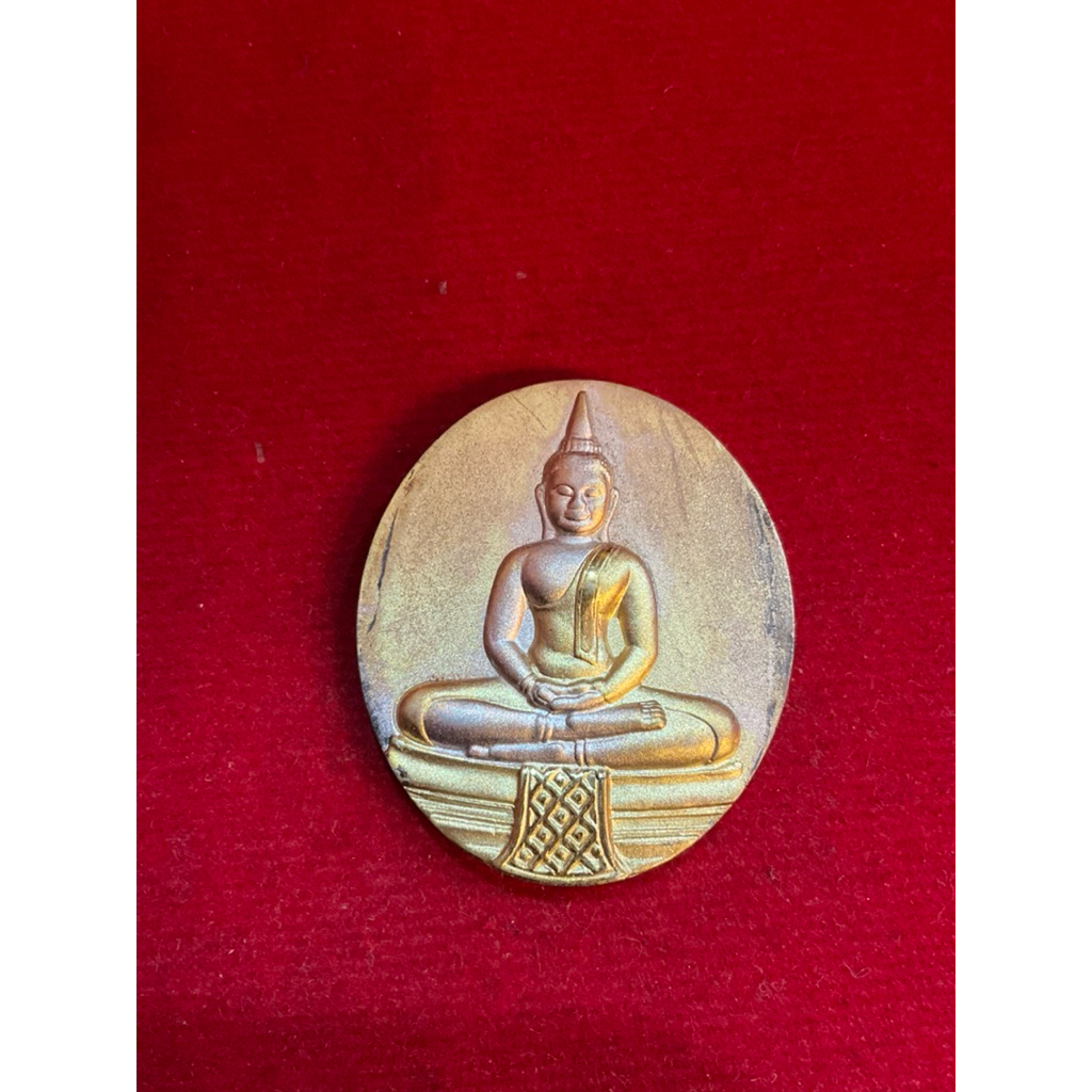 No678 หลวงพ่อโสธร รุ่นสร้างพระอุโบสถ ปี 2542 เนื้อ 3 K โฮโลแ กรมสามมิติ พิมพ์ใหญ่