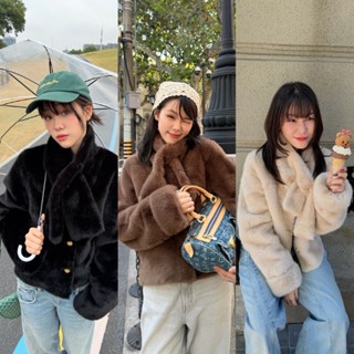 MALIMAYS - Cloudy Scarf Jacket เสื้อแจ็กเก็ตขนเฟอร์ พร้อมผ้า…