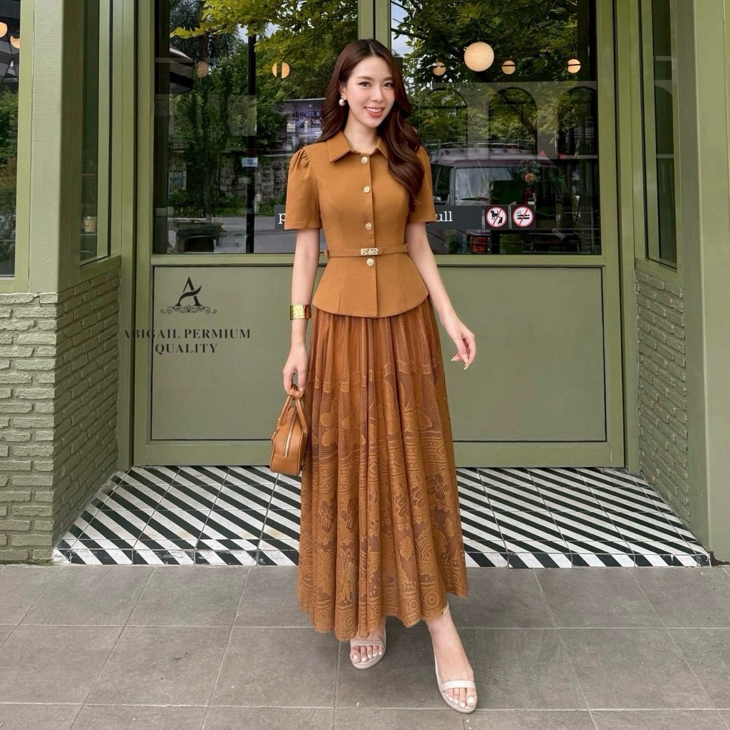 เซท 3ชิ้น เสื้อเบลเซอร์แขนสั้นคอปก กระโปรงยาวเนื้อผ้าทิ้งตัวสวยด้านนอกเป็นผ้าลูกไม้แบบวินเทจ + เข็มข