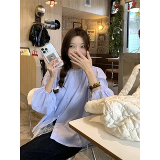 cherryshop พร้อมส่ง เสื้อแฟชั่นเชิ้ตผู้หญิงเกาหลีสีน้ำเงิน กระดุมมุกคอกลม เสื้อน่ารักๆแขนยาวลายทาง หลวมและบาง สไตล์หวานๆ