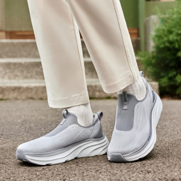 Skechers สเก็ตเชอร์ส รองเท้าลำลองผู้ชาย Men Sport D'Lux Vapor Hevell Casual Shoes - 233061-GYBL — صورة 3
