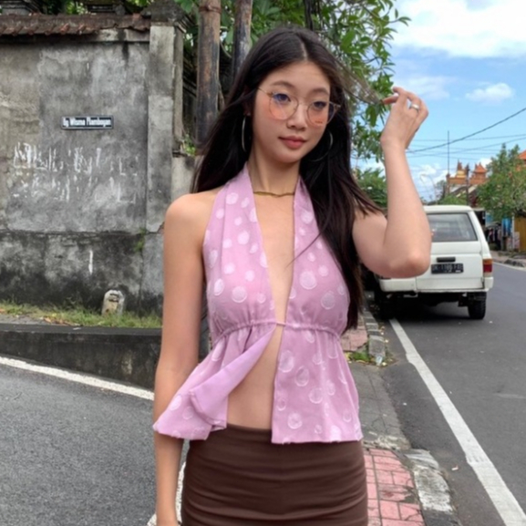 🍓Spice girl🍓ท๊อป เสื้อสายเดี่ยว คอวีลึก สายคล้องคอ ลายจุด สีชมพู ผ้าดี มีความยืดหยุ่นสูง ใส่สบาย สีสวยมาก หวานๆ เซ็กซี่ - รูปที่ 3