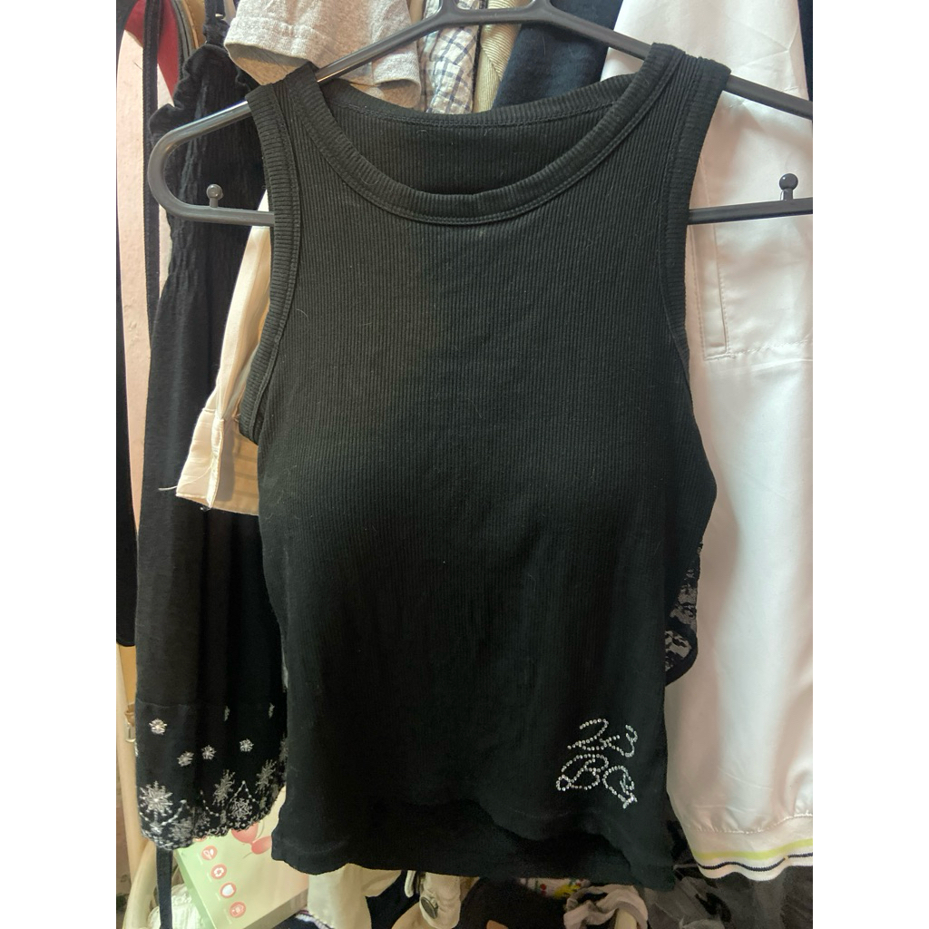 เสื้อกลามสีดำแบรนด์23 begins ลูกไม้ด้านหลัง มีบราในตัว