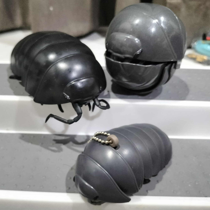 กาชาปองไอโซพอด ตัวใหญ่ ตัวเล็ก พวงกุญแจ Keychain Gashapon Bandai Dango Mushi Isopod โมเดลสัตว์ เทา เ