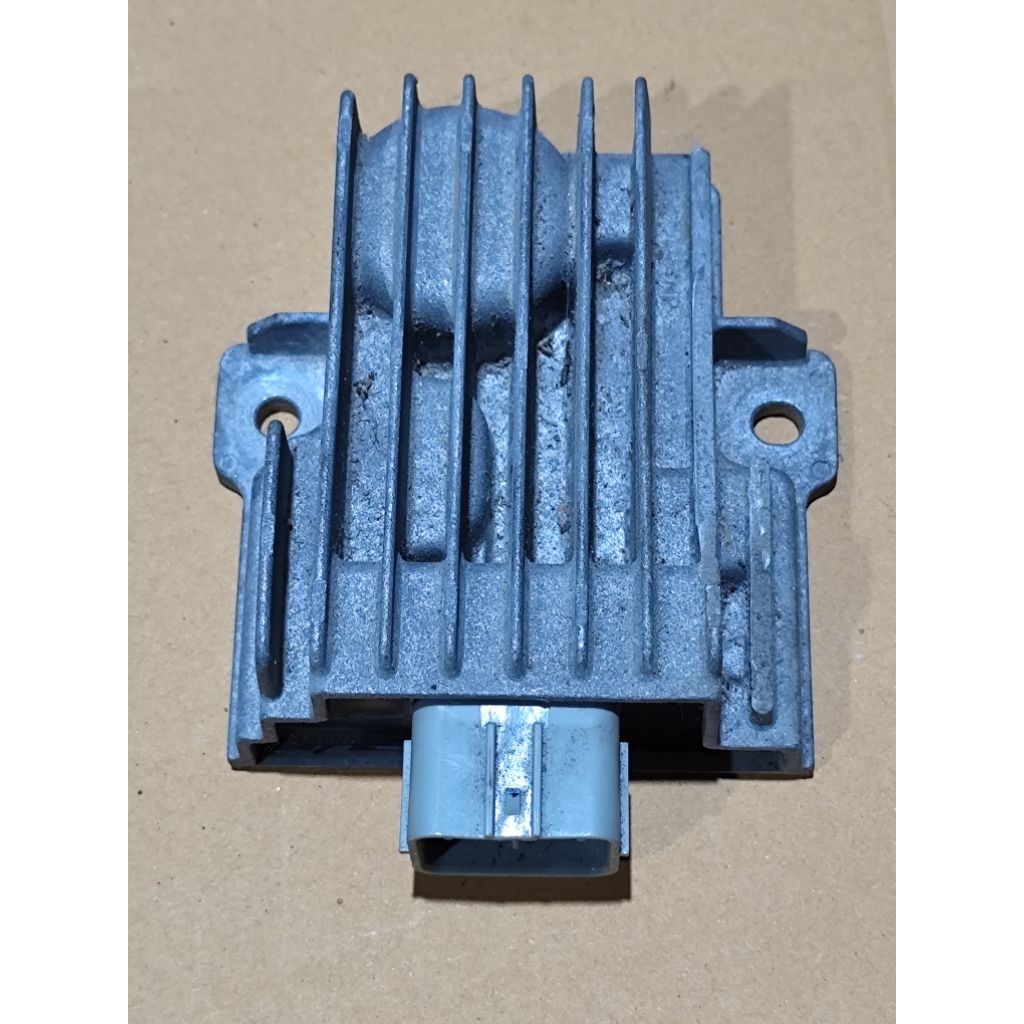 ชุดตัวแปลงไฟ, DC-DC 12 โวลต์ honda PCX150/160 eHEV ปี 2018 ถึง 2023 รหัส 5A800-K97-T12 สภาพ 75% รายล