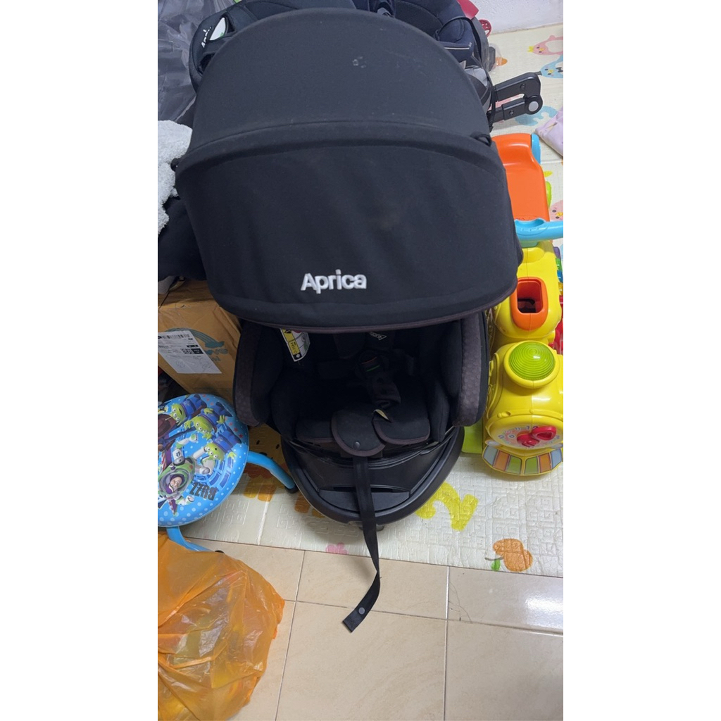 Aprica Fladea Grow ISOFIX สภาพสวย