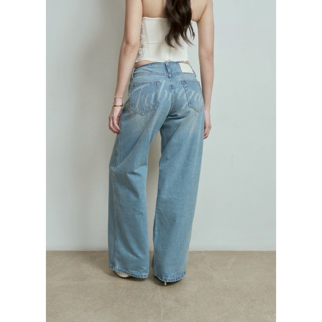 Fabrique.co - Low waist Essential jeans กางเกงยีนส์ กางเกง กางเกงขายาว กางเกงยีนส์ทรงสวย กางเกงเอวต่ำ กางเกงเอวกลาง