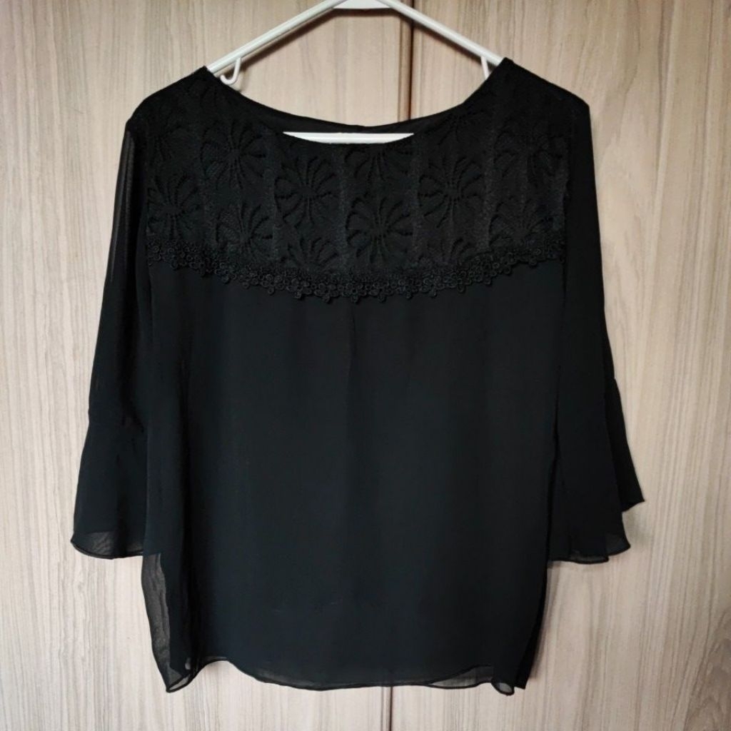 MTP-080 เสื้อชีฟอง คอกลม สีดำสนิท แต่งลูกไม้คอ สภาพดี มือ2