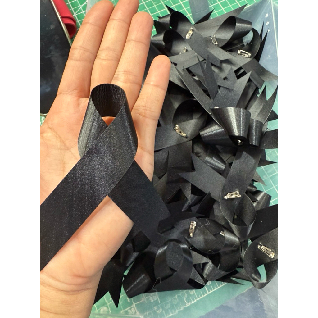 โบว์ไว้อาลัย แบบสำเร็จ 100 ชิ้น/แพ็ค