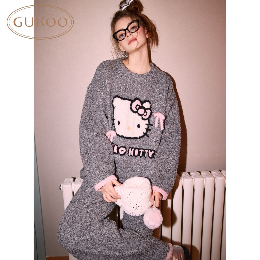 (Pre-order) GUKOO x Hello Kitty Fuzzy Winter Pajama Set ชุดนอนขนฟูแขนยาวลาย Hello Kitty รุ่น Winter 