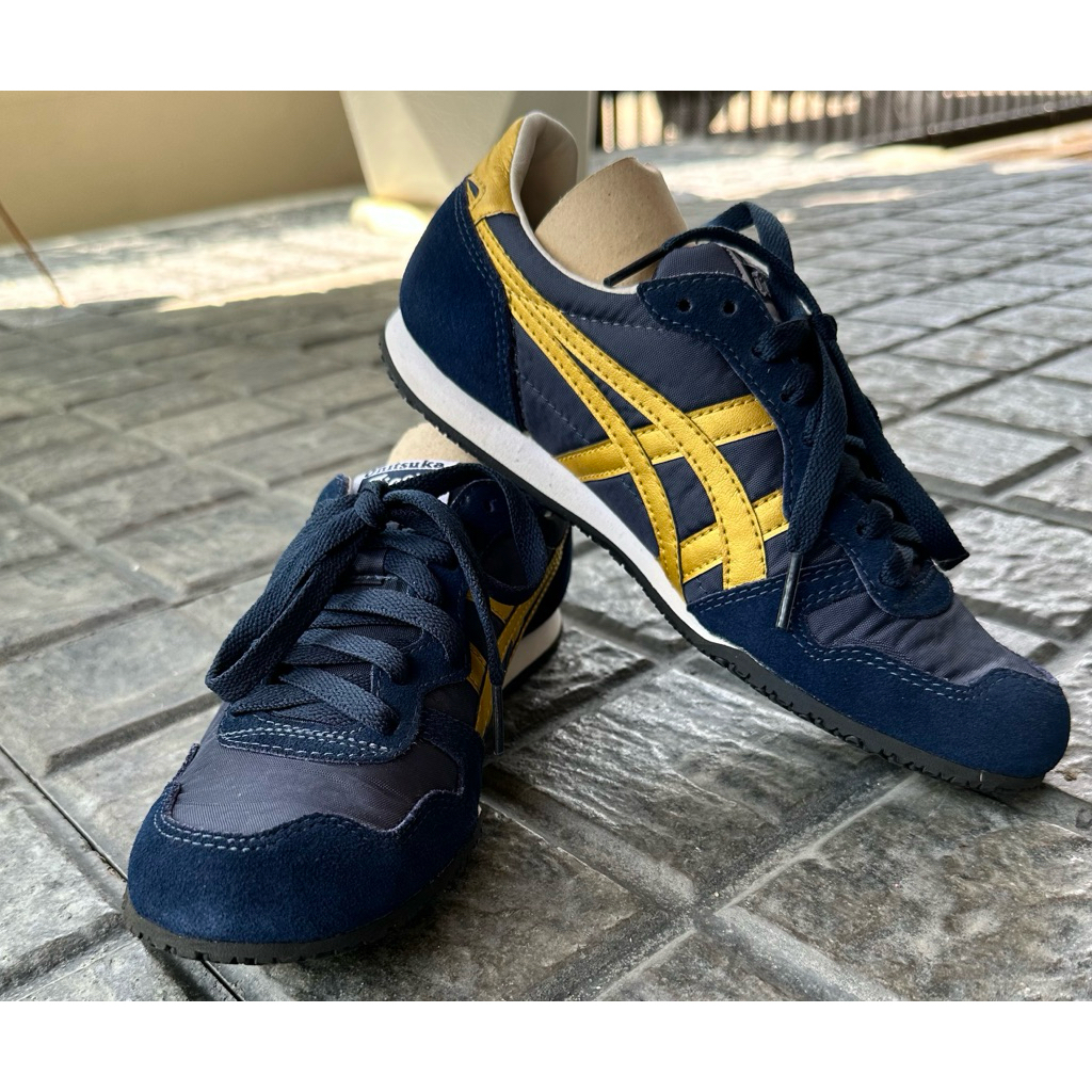 รองเท้าผ้าใบ onisuka Tiger size us 5  / 23.5 cm. แท้💯%