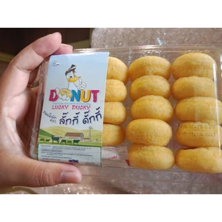 โดนัทจิ๋ว ลั๊กกี้ ดั๊กกี้ ยกลังใน 1 ลังมี 20 ตลับ 1 ตลับมีทั้งหมด 18 ชิ้น