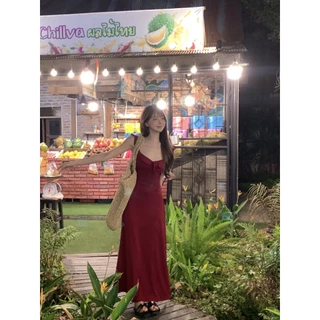 Beryl เดรสสายเดี่ยวสีขาว เปิดหลัง เข้ารูปช่วงเอว ช่วยให้ดูผอมเพรียว สไตล์เรียบหรูและอ่อนโยน