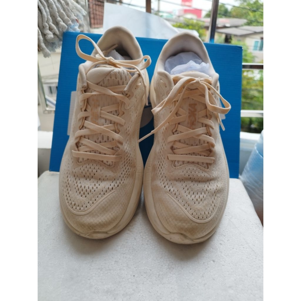 รองเท้าวิ่งยี่ห้อ HOKA มือสอง