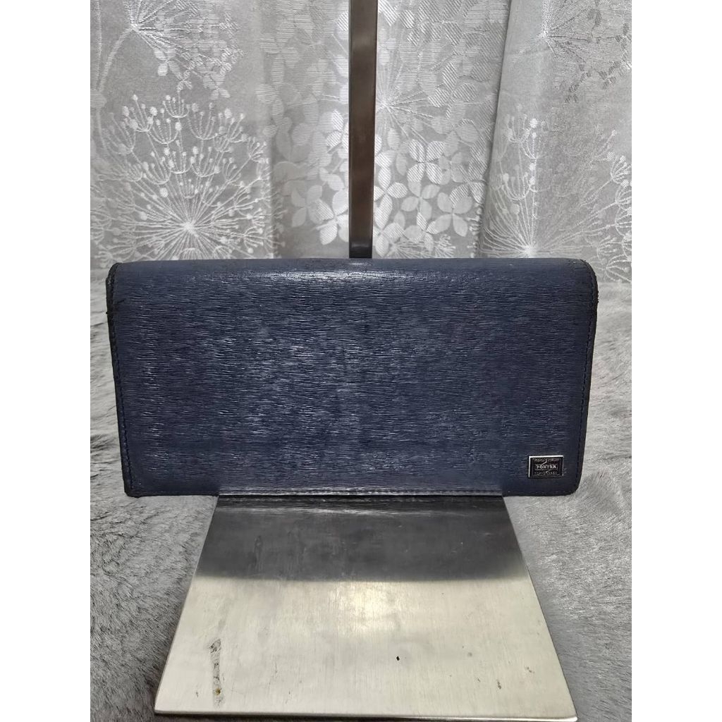 No.. 55 กระเป๋าสตางค์ แบรนด์ Porter ของแท้ สภาพดี ขอบมุมมีรอยนิดหน่อย