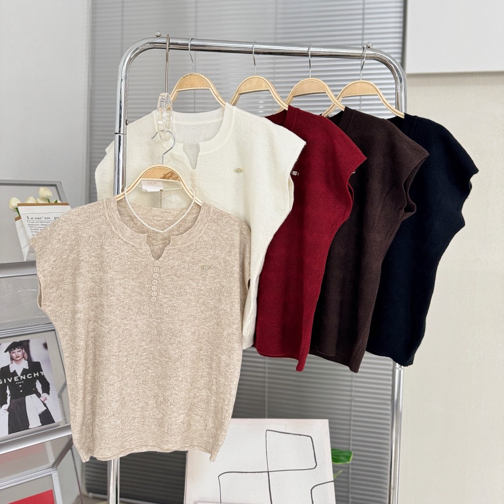 C025 Cozy Line (โคซี่-ไลน์) เสื้อไหมพรมขนกระต่าย คอวีแหวกแต่งกระดุม