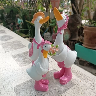 เป็ดครอบครัว พ่อแม่ลูก งานเรซิ่น สำหรับตกแต่งบ้านและสวน รูปแบบน่ารักเหมาะสำหรับการตกแต่ง