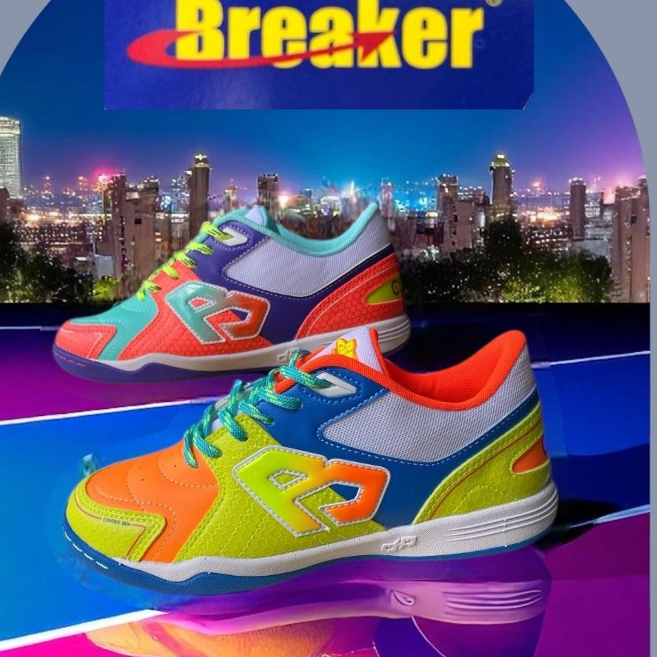 Breaker FUTSALรุ่นBk209 มี2สีเขียวและส้ม38-44เหนียวหนึบทุกสนามยามใส่Breaker
