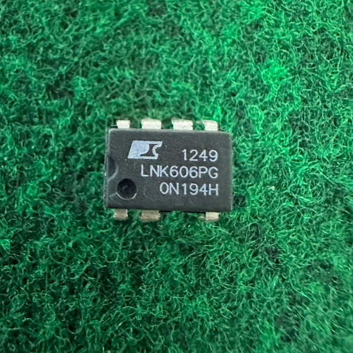 IC LNK606PG 606PG , LNK616PG 616PG , LNK626PG 626PG , LNK  มีตำหนิ เช่น สกีรนไม่ชัด ขาดำ  จำนวน 1 ตั