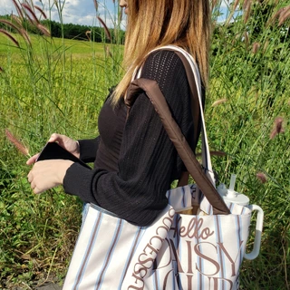 Hello Daisy- Brownie collชectiชon สีครีมลายทางชน้ำตาล ชมีซิปซับใน และสายสะพายนุ่มนิ่ม