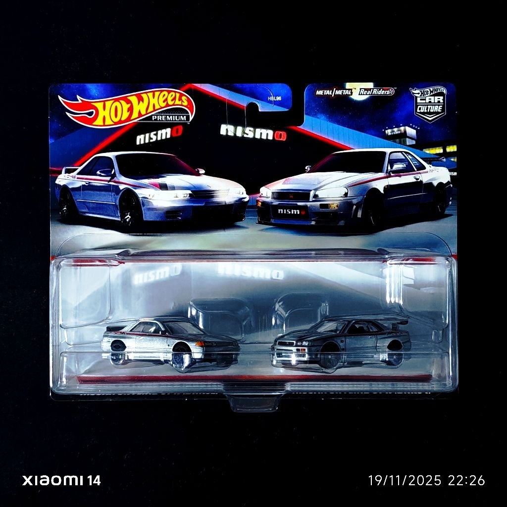 Hot Wheels Premium Nissan Skyline GT-R (BNR32)/Nissan Skyline GT-R (BNR34)
